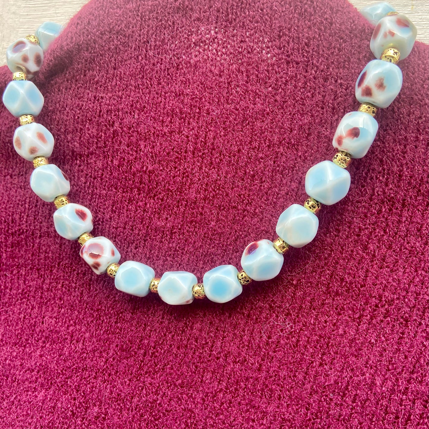 Collier Blue