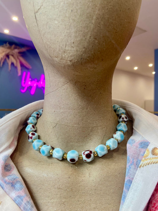 Collier Blue